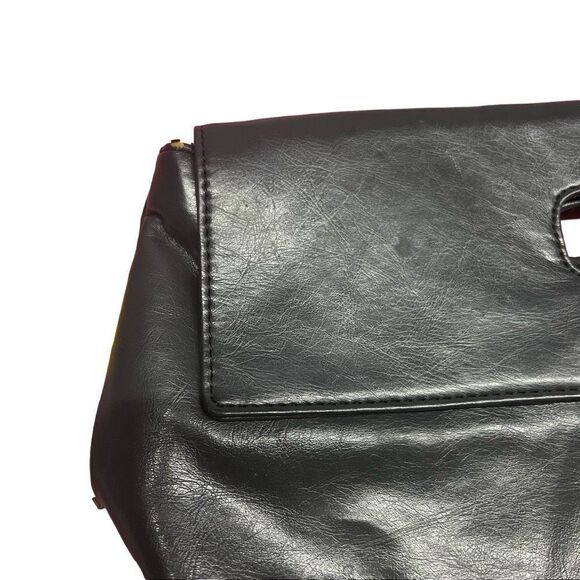 Long gray PVC clutch with magnetic snap - Picture 7 of 15